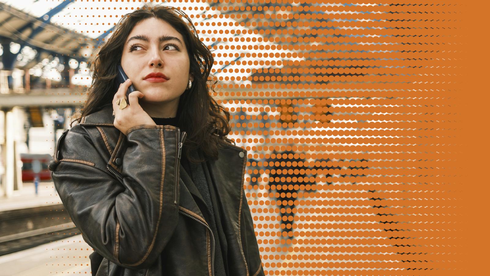 Frau am Telefon